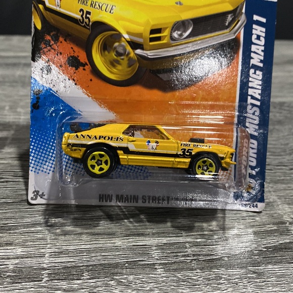 Hot Wheels | Main Street 11’ #9/10 Cars: 1970 Ford Mustang Mach 1 - 1:64 Scale - Picture 6 of 14